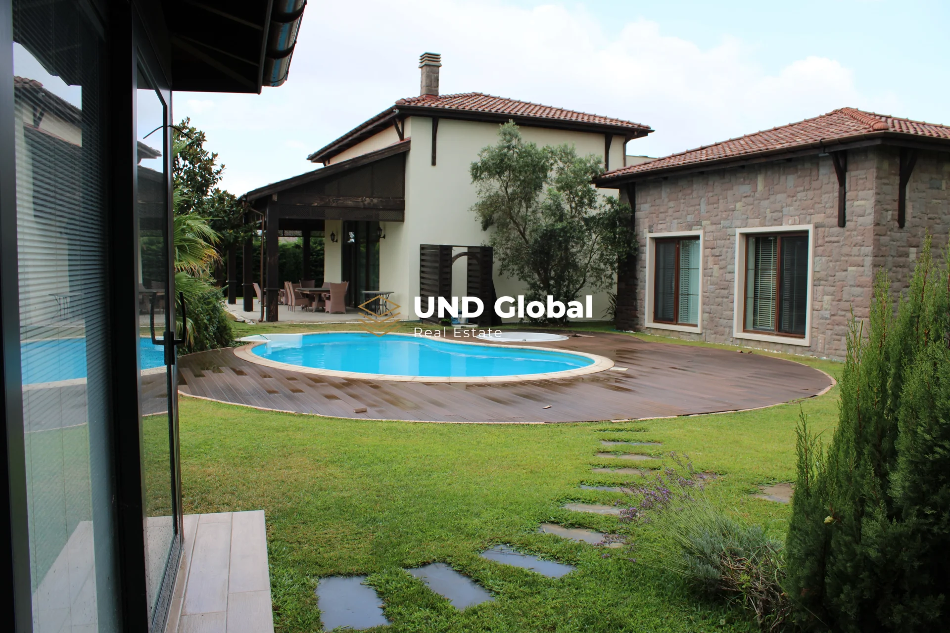 7+1 Detached Villa with Private Pool on a 1,680 m² Plot in Toskana Valley, Featuring 380 m² of Building Footprint