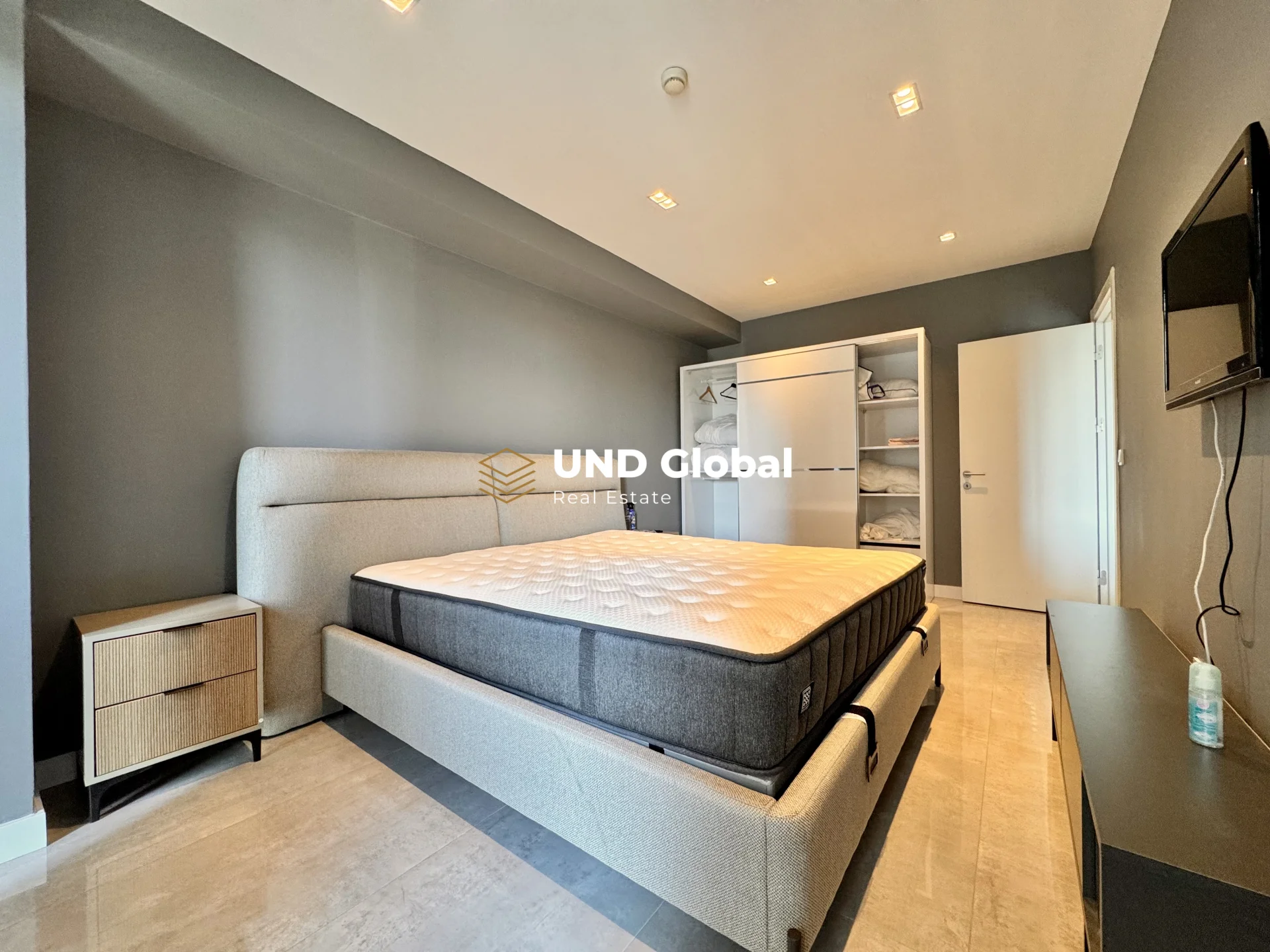 Bahçelievler Istwest Apartment for Rent 1+1 Furnished Apartment Large Type