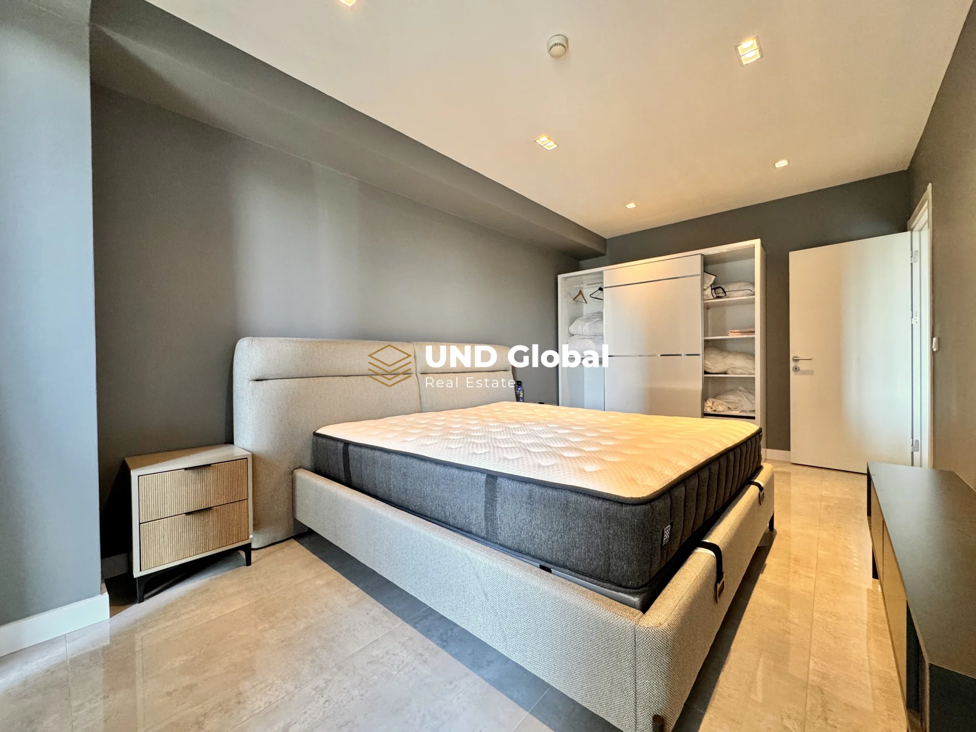 Bahçelievler Istwest Apartment for Rent 1+1 Furnished Apartment Large Type