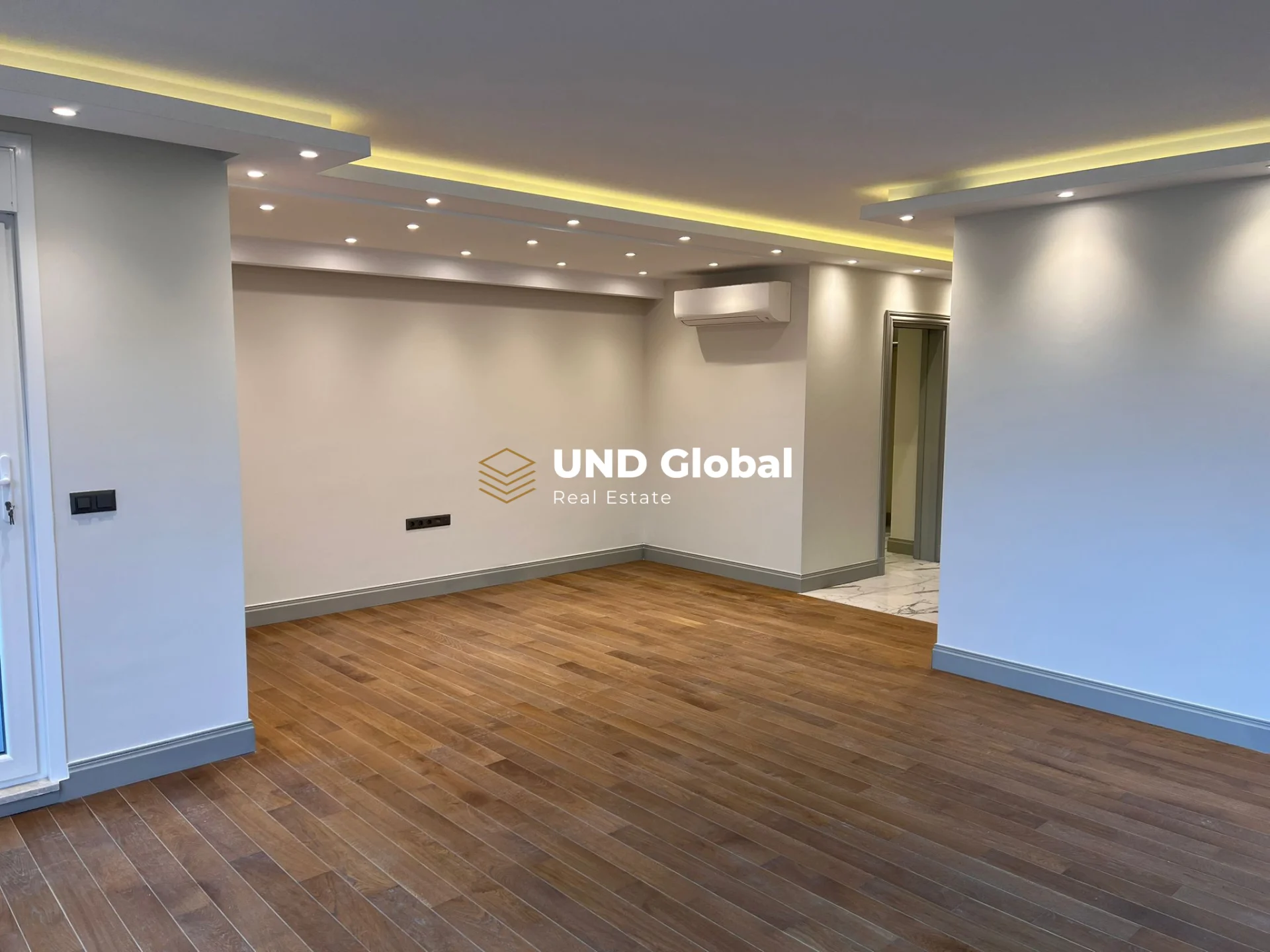 Yeşilköy Hayat Sitesi 210 m2 Özel Yapım 3+2  Havuzlu Çatı Dublex