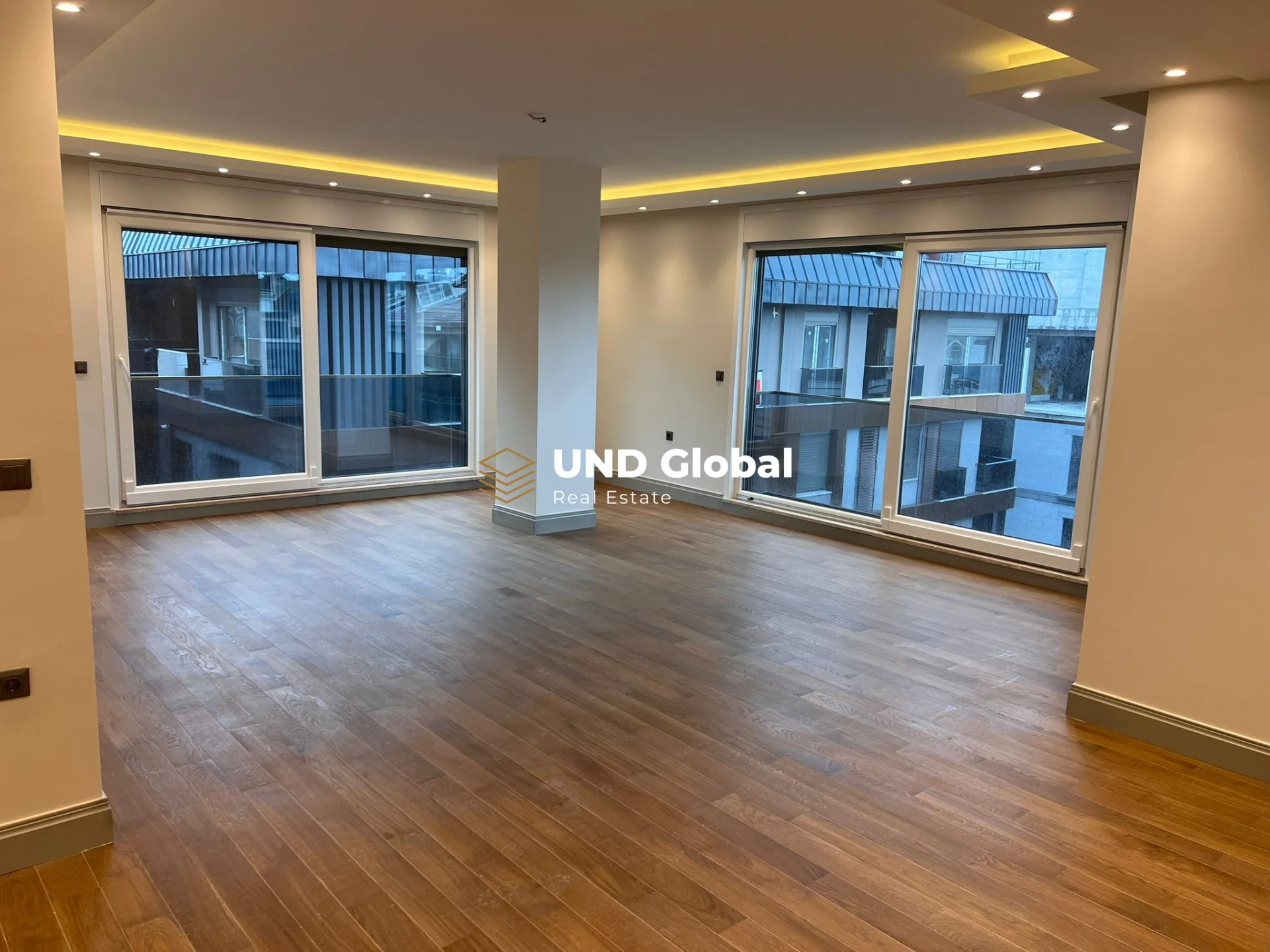 Yeşilköy Hayat Sitesi 210 m2 Özel Yapım 3+2  Havuzlu Çatı Dublex