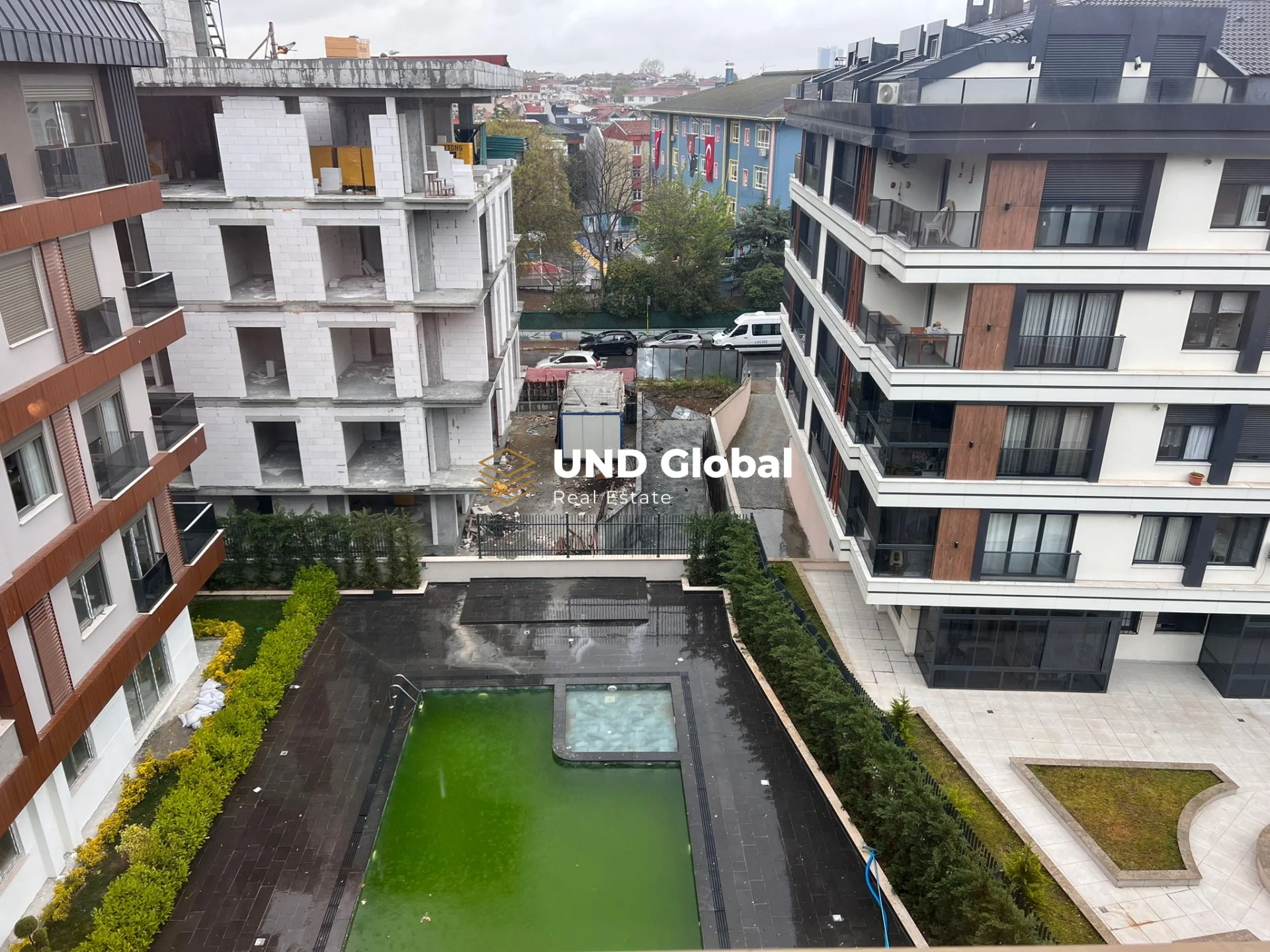 Yeşilköy Hayat Sitesi 210 m2 Özel Yapım 3+2  Havuzlu Çatı Dublex