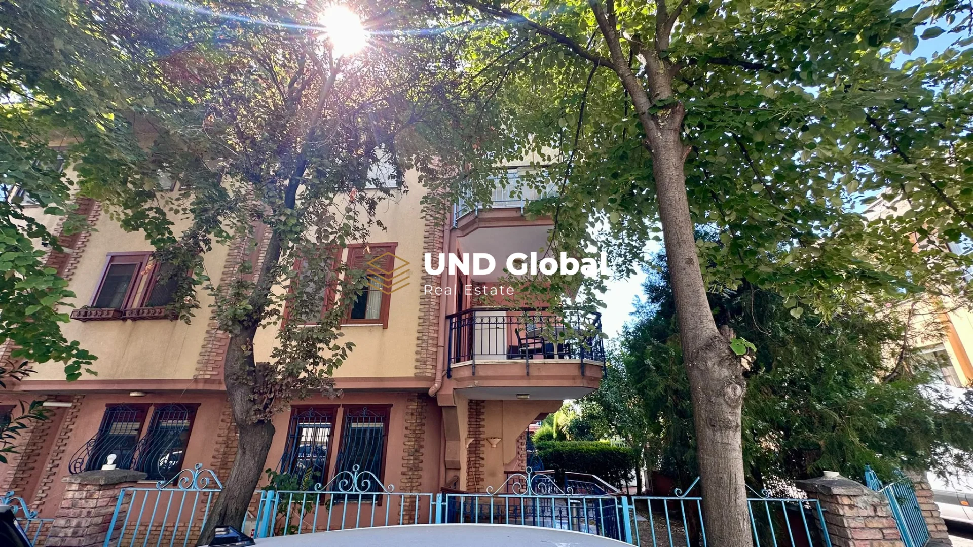 4+2 unoccupied duplex apartment for sale in Florya Şenlikköy Nakipoğlu Site